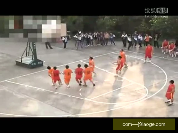 青春风暴球队转身勾手命中，年轻阵容亮眼